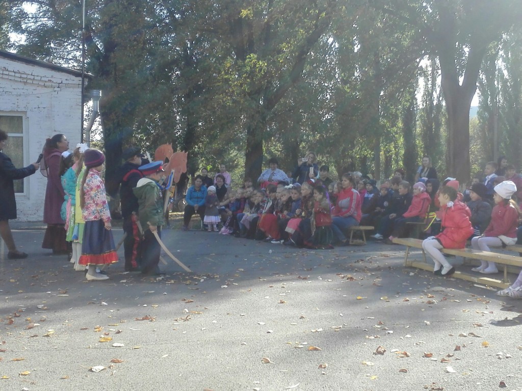 Погода ст грушевская. СОШ Грушевская Аксайского. Грушевская школа Аксайского района. Варваринский храм в станице Грушевской Ростовской области. Школа в станице Грушевской.